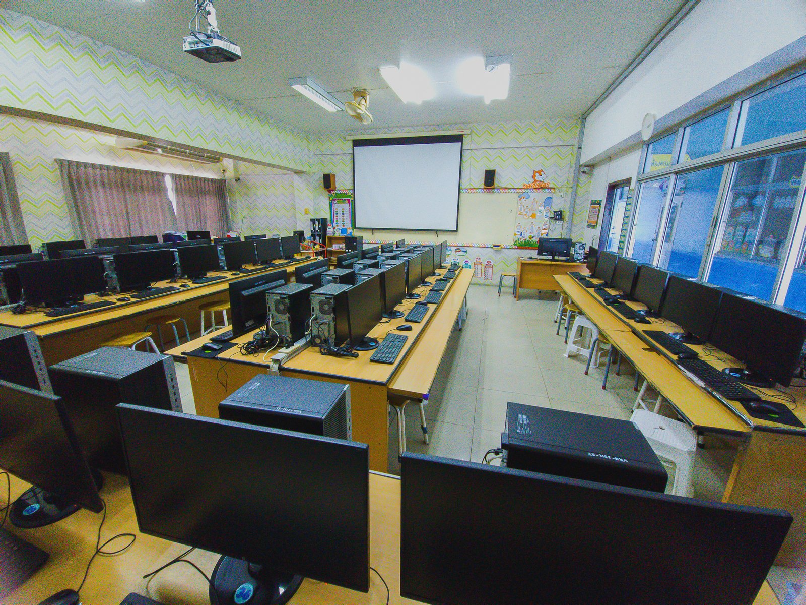 ห้องเรียนคอมพิวเตอร์