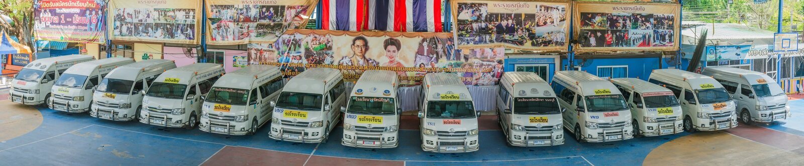 บริการรถตู้รับส่งนักเรียน